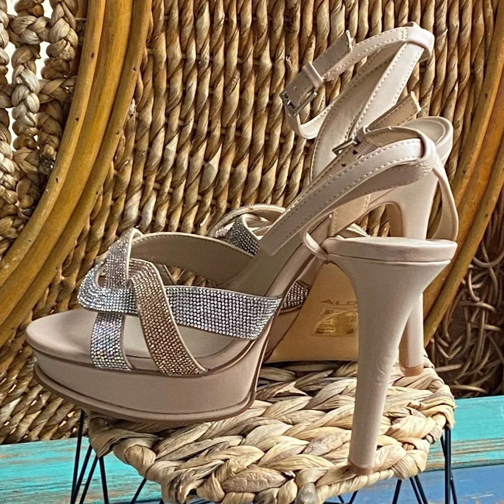 Aldo Elegant Beige and Gold Rhinestone Women's Heels Sandals Great Condition - Picture 8 of 15